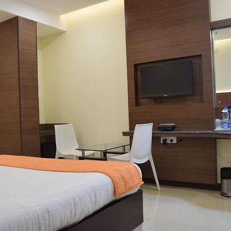 Thiviyam Airport Hotel Chennai Exteriör bild