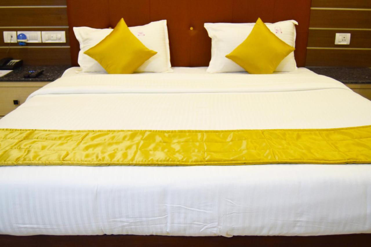 Thiviyam Airport Hotel Chennai Exteriör bild