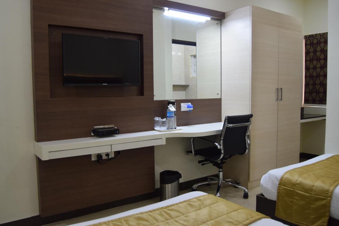 Thiviyam Airport Hotel Chennai Exteriör bild
