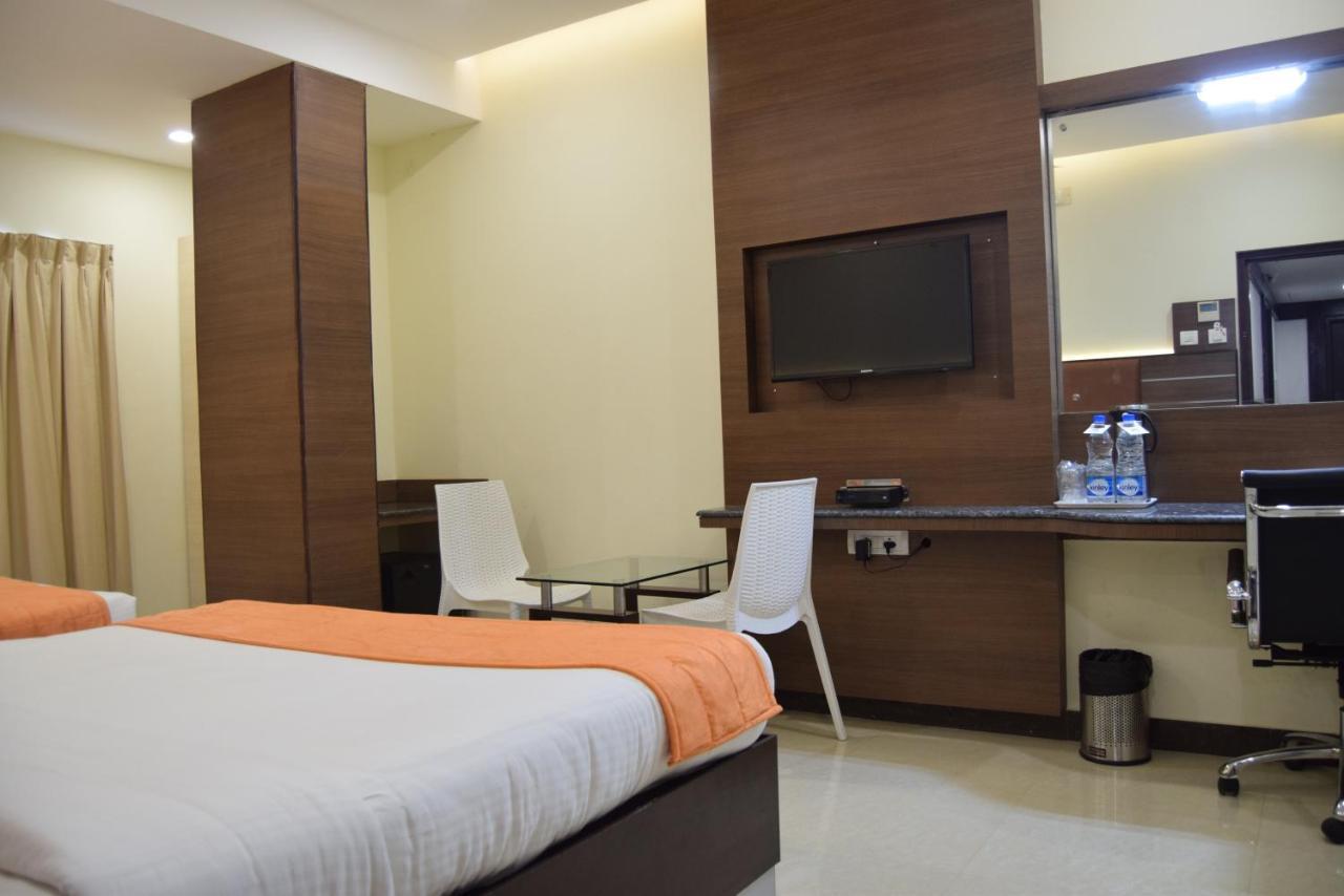 Thiviyam Airport Hotel Chennai Exteriör bild